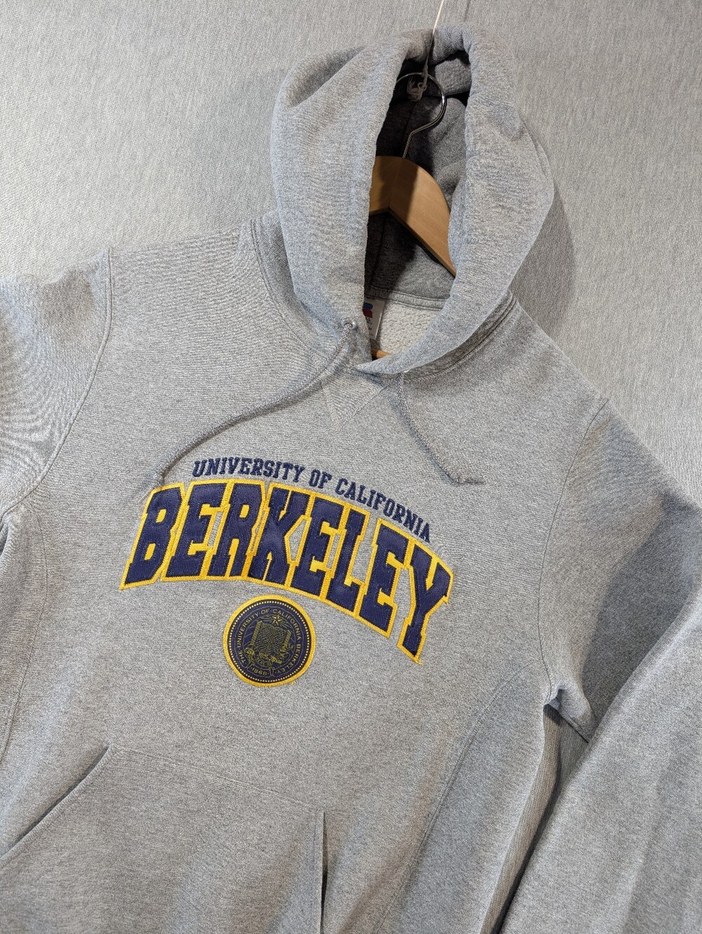 U Of C Berkeley Heavy Hoodie Unisex Medium Grey Purple Gold Russell Athletic Tag